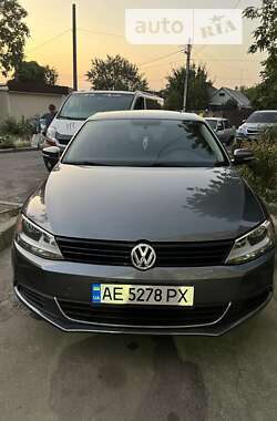 Седан Volkswagen Jetta 2014 в Дніпрі