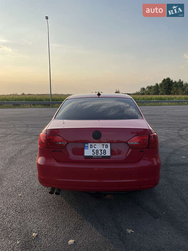 Седан Volkswagen Jetta 2014 в Щирце
