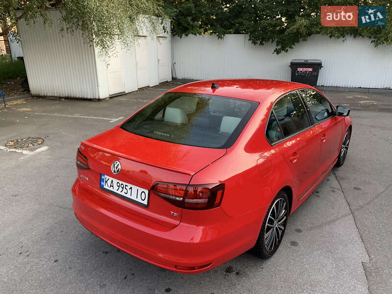 Седан Volkswagen Jetta 2015 в Києві