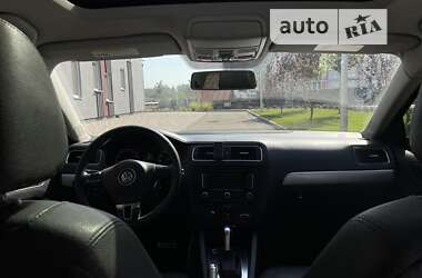 Седан Volkswagen Jetta 2011 в Днепре