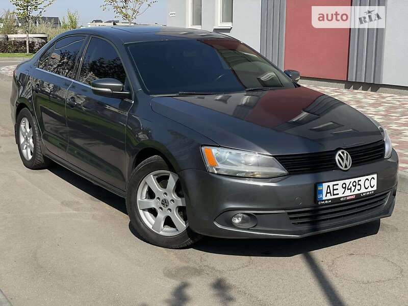 Седан Volkswagen Jetta 2011 в Днепре