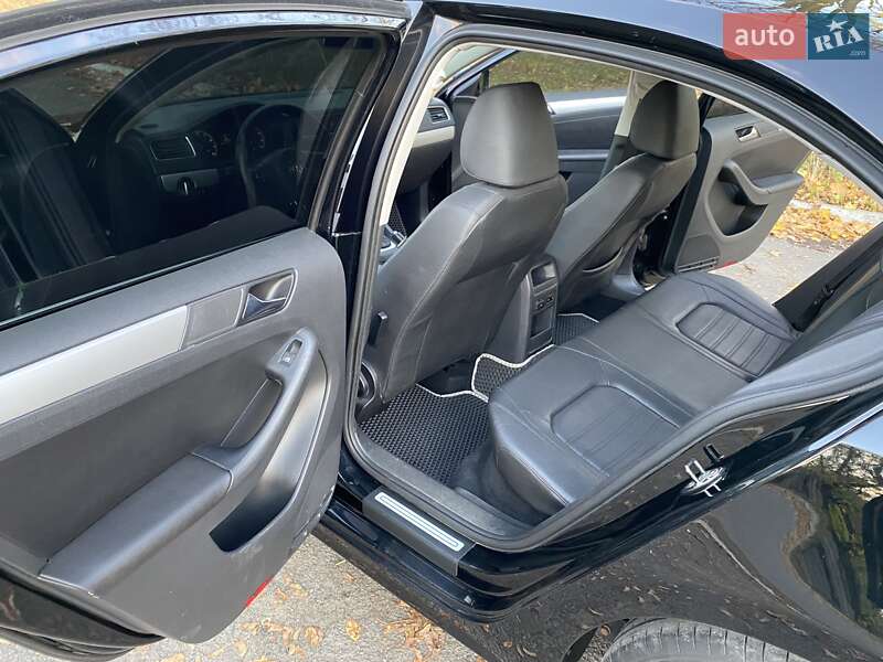 Седан Volkswagen Jetta 2011 в Гайвороні