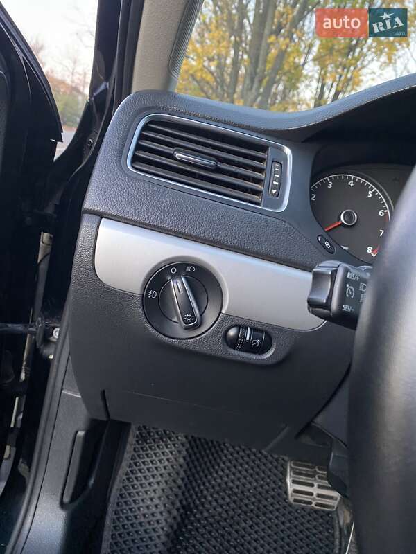 Седан Volkswagen Jetta 2011 в Гайвороні