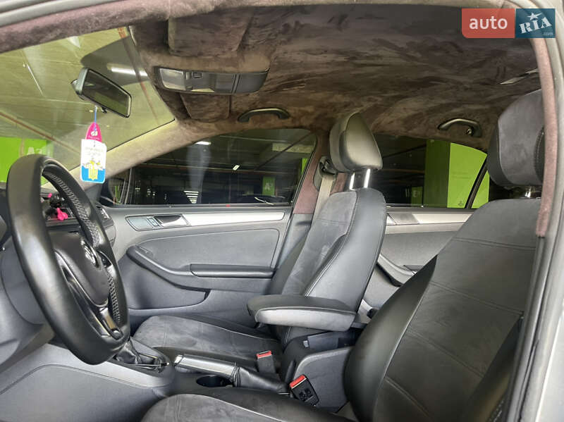 Седан Volkswagen Jetta 2014 в Львове