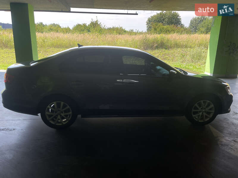Седан Volkswagen Jetta 2014 в Львове