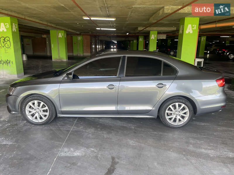Седан Volkswagen Jetta 2014 в Львове