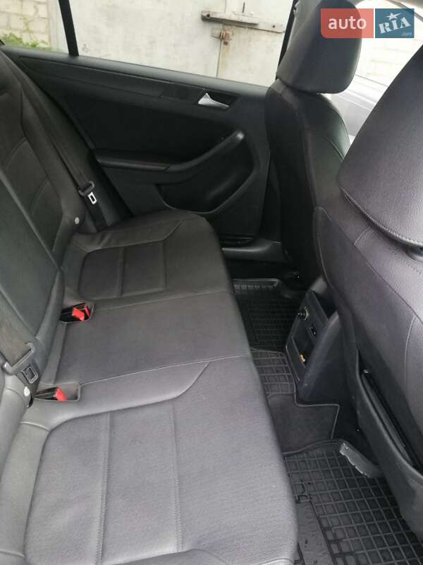 Седан Volkswagen Jetta 2012 в Дніпрі