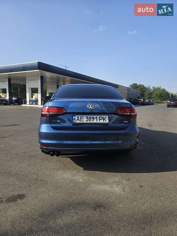 Седан Volkswagen Jetta 2017 в Днепре