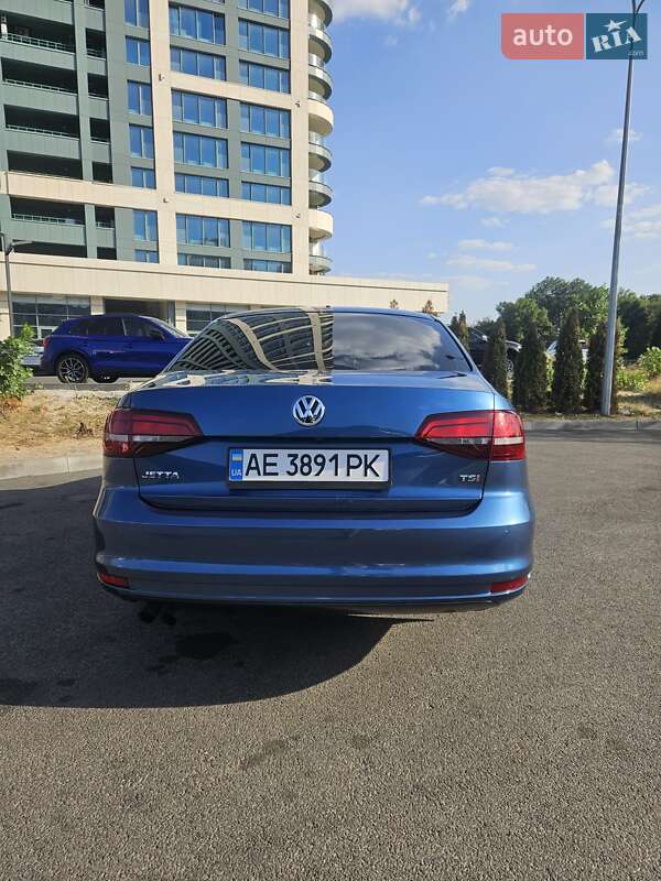 Седан Volkswagen Jetta 2017 в Днепре