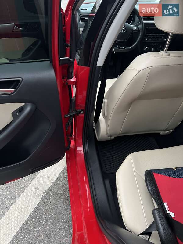 Седан Volkswagen Jetta 2015 в Харькове