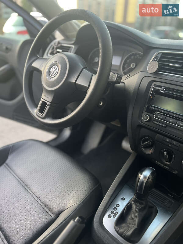 Седан Volkswagen Jetta 2014 в Чернігові