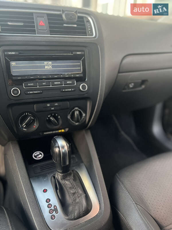 Седан Volkswagen Jetta 2014 в Чернігові