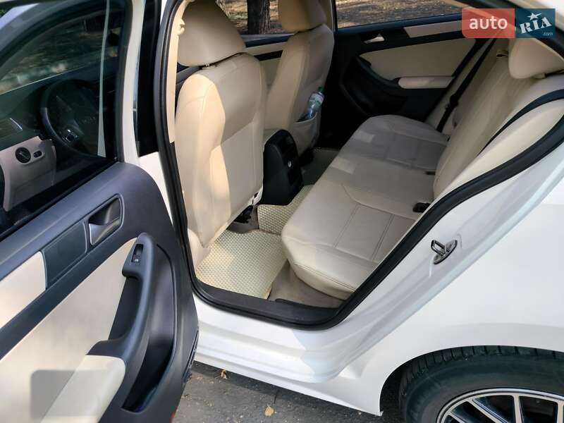 Седан Volkswagen Jetta 2011 в Дніпрі