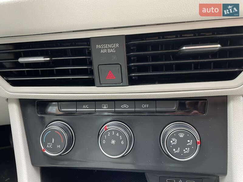 Седан Volkswagen Jetta 2020 в Черновцах