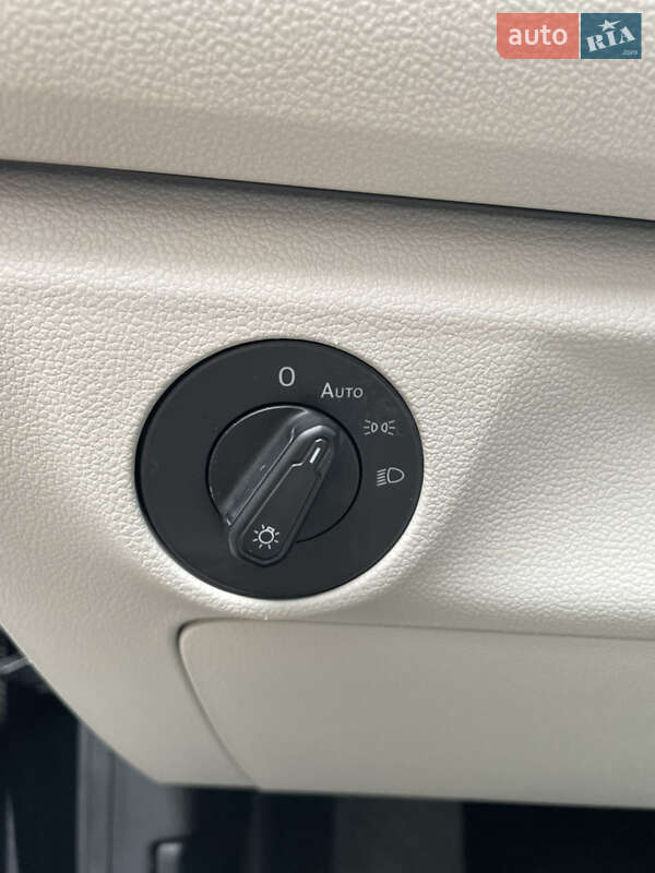 Седан Volkswagen Jetta 2020 в Черновцах