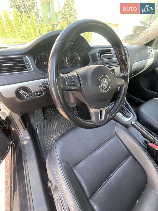 Седан Volkswagen Jetta 2013 в Гатном