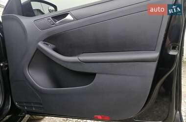 Седан Volkswagen Jetta 2012 в 