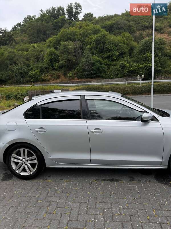 Седан Volkswagen Jetta 2015 в Кривом Роге