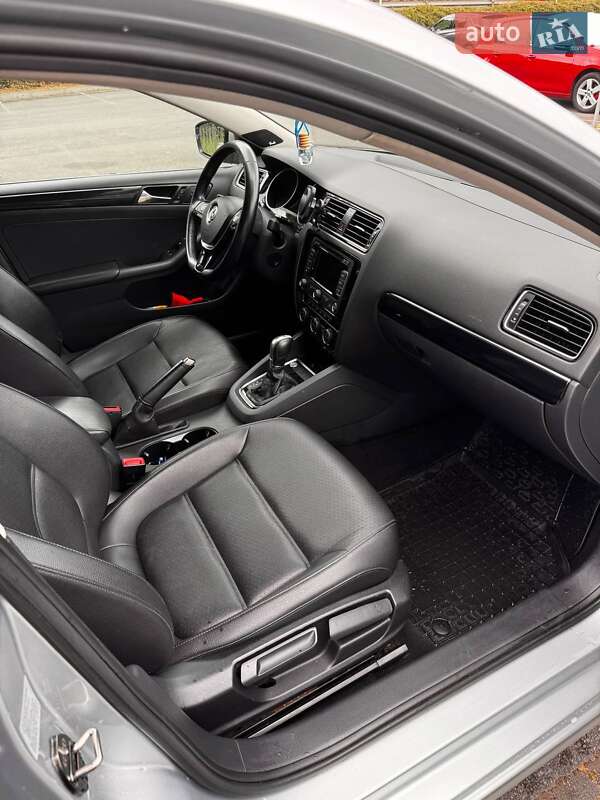 Седан Volkswagen Jetta 2015 в Кривом Роге