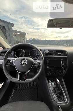 Седан Volkswagen Jetta 2015 в Тернополі