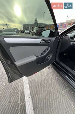 Седан Volkswagen Jetta 2014 в Львове