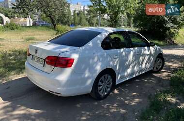 Седан Volkswagen Jetta 2012 в 