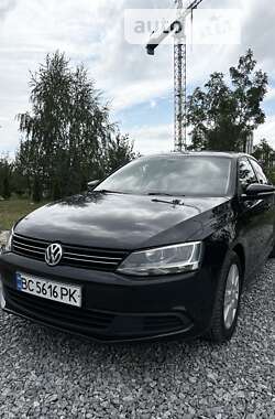 Седан Volkswagen Jetta 2013 в Львові