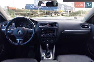 Седан Volkswagen Jetta 2013 в Львове