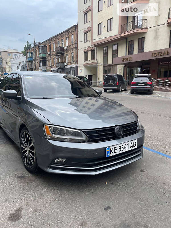 Седан Volkswagen Jetta 2015 в Днепре