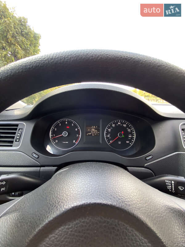 Седан Volkswagen Jetta 2013 в Кривому Розі