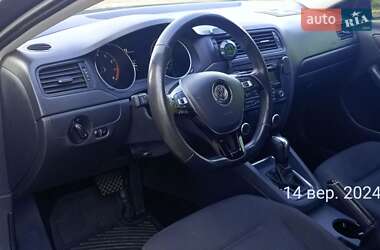 Седан Volkswagen Jetta 2015 в 