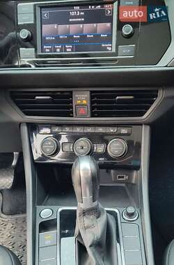 Седан Volkswagen Jetta 2019 в Днепре