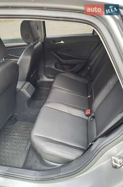 Седан Volkswagen Jetta 2019 в Днепре