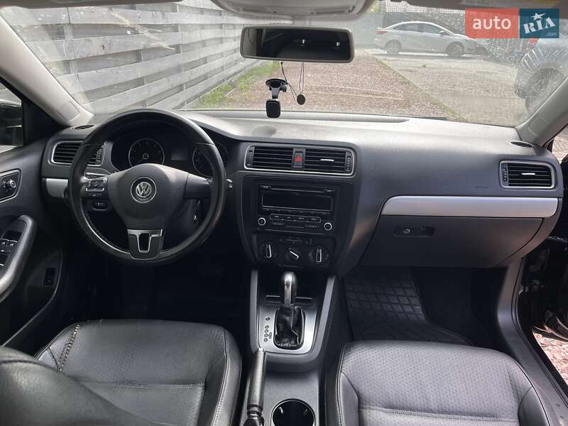 Седан Volkswagen Jetta 2012 в Дубні