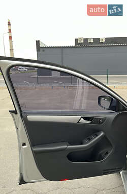 Седан Volkswagen Jetta 2015 в 