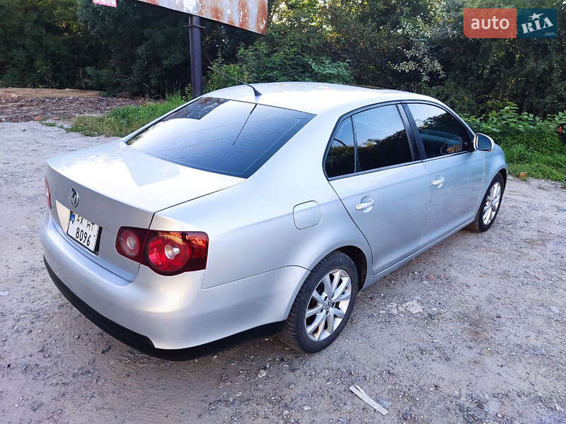 Седан Volkswagen Jetta 2010 в Хмельницькому