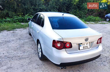 Седан Volkswagen Jetta 2010 в 