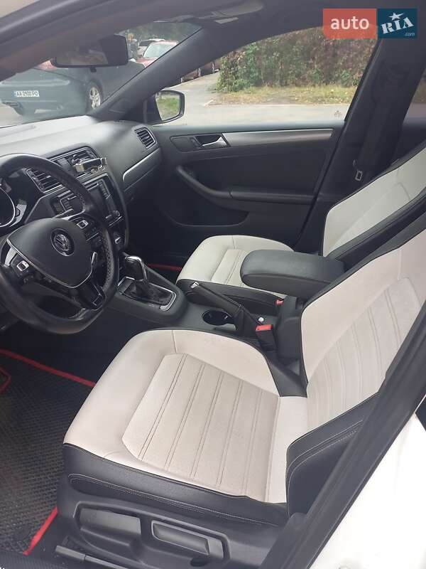 Седан Volkswagen Jetta 2016 в Києві