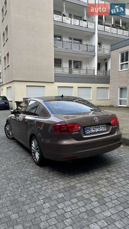 Седан Volkswagen Jetta 2012 в 