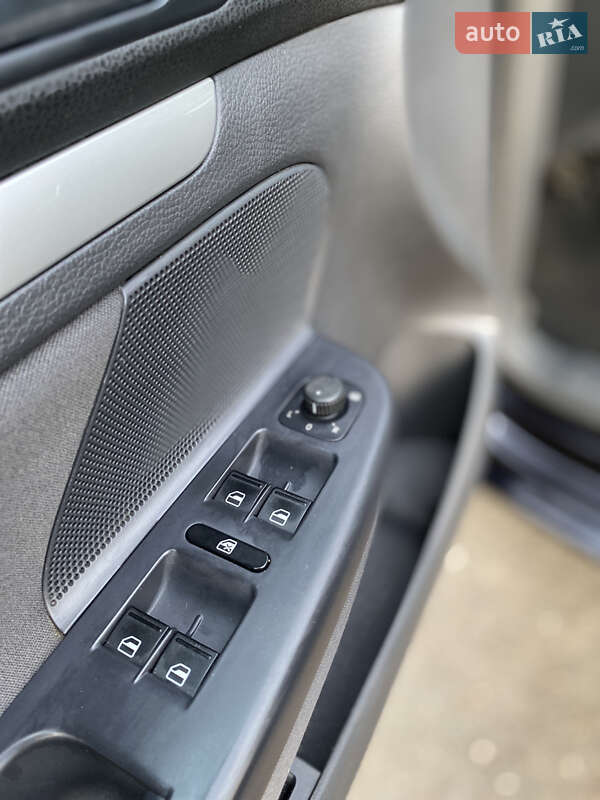 Седан Volkswagen Jetta 2008 в Володимирці