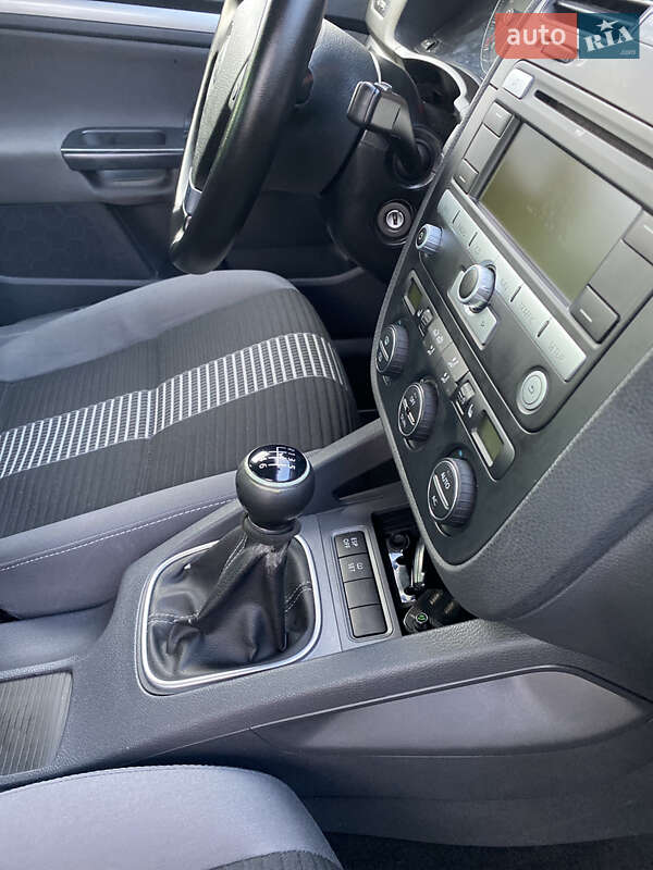 Седан Volkswagen Jetta 2008 в Володимирці