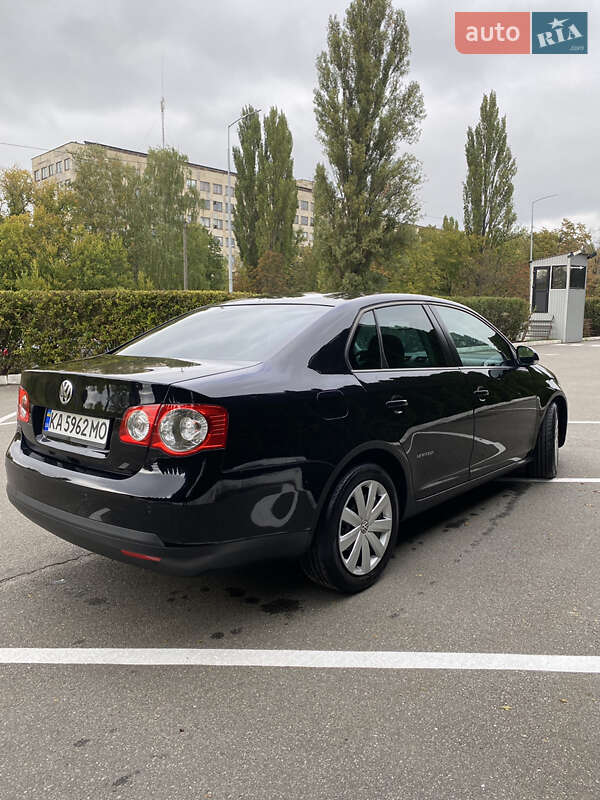 Седан Volkswagen Jetta 2008 в Володимирці