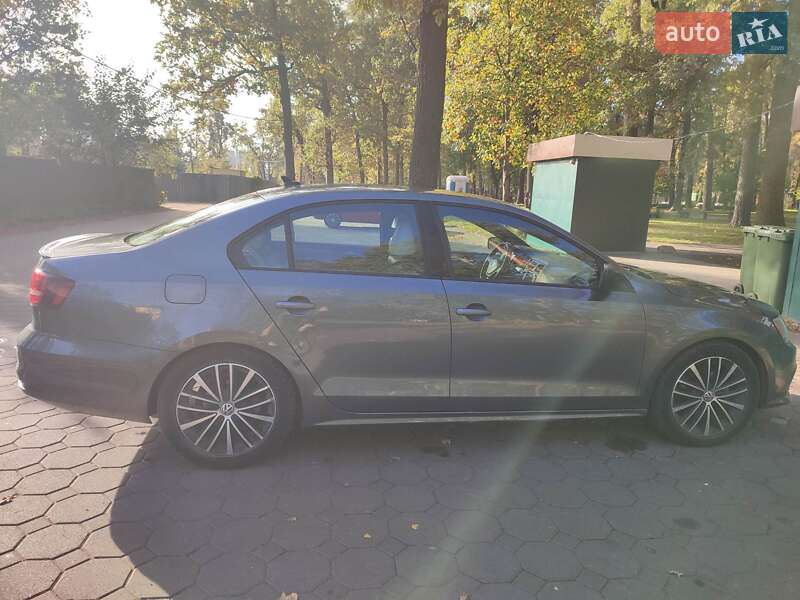 Седан Volkswagen Jetta 2016 в Ирпене