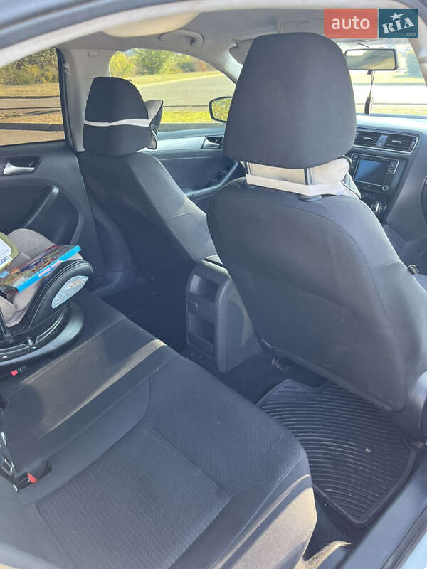 Седан Volkswagen Jetta 2016 в Кривому Розі