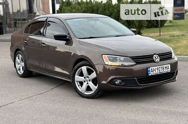 Седан Volkswagen Jetta 2012 в Днепре