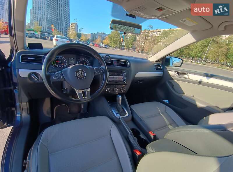 Седан Volkswagen Jetta 2014 в Києві