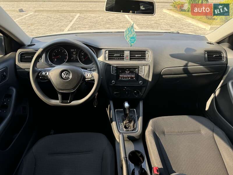 Седан Volkswagen Jetta 2016 в Львове