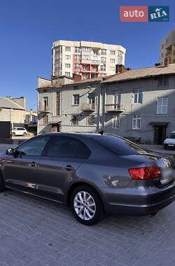 Седан Volkswagen Jetta 2010 в Львові