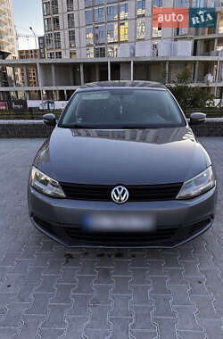 Седан Volkswagen Jetta 2010 в Львові