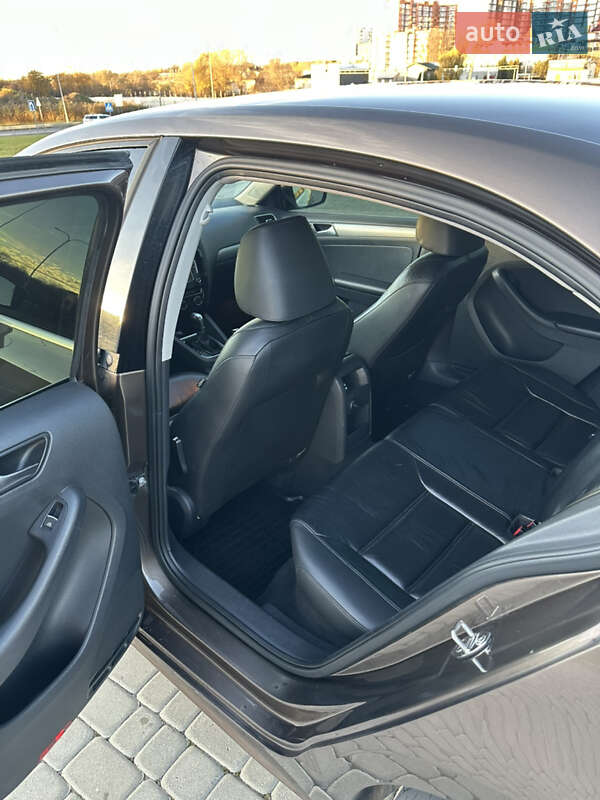 Седан Volkswagen Jetta 2014 в Львові фото 12 Седан Volkswagen Jetta 2014 в Львові
